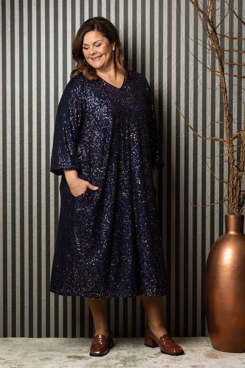 GHAFIDA Paljettklänning i viskos, Midnight Blue