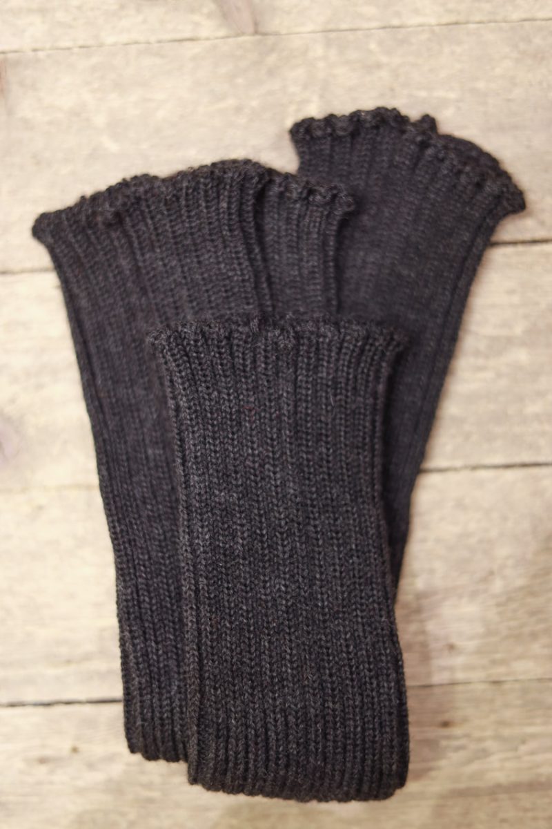 Grovstickade benvärmare/armvärmare i ull, Grafit