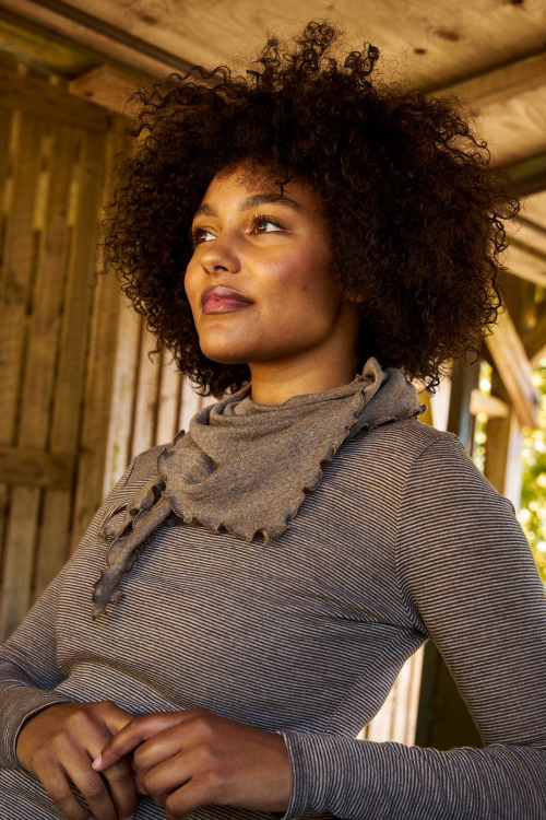 Stickad sjal i merinoull, Light brown