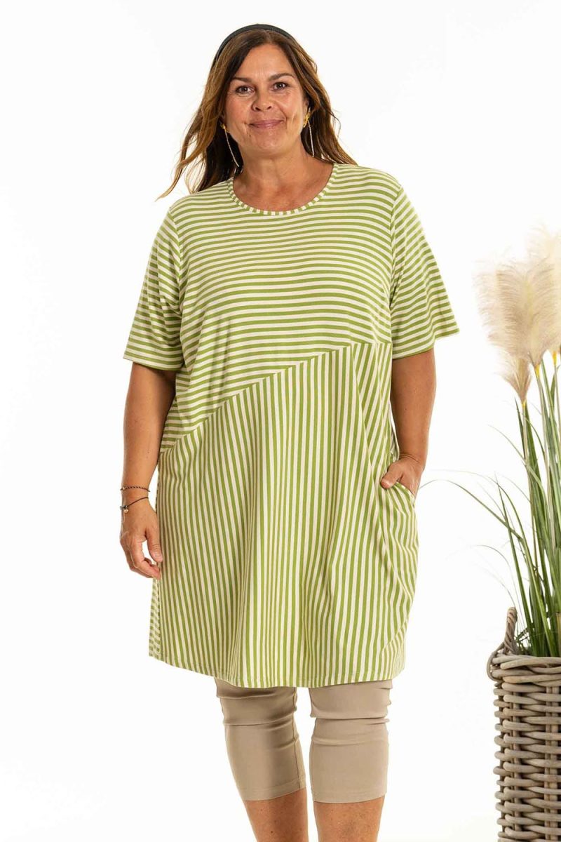 gDILYS Tunikaklänning i viskos, Green Stripe
