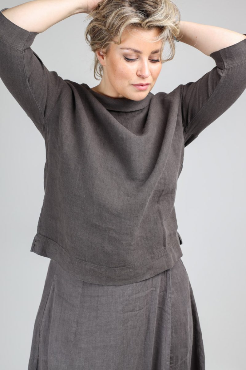 Blus med krage i lin, Black Coffee