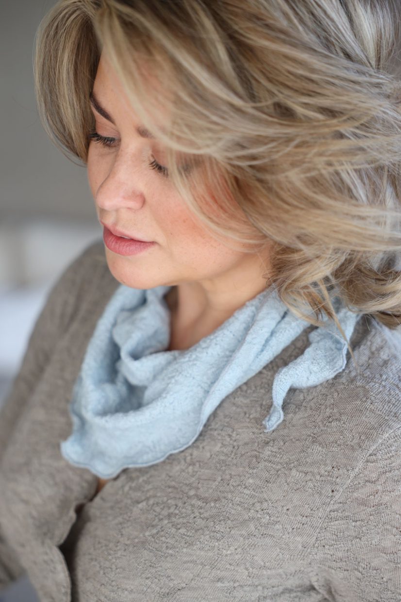 Triangelscarf i merinoull, Blue Mist