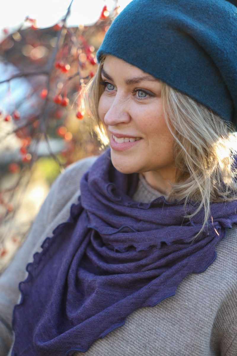 Stickad sjal i merinoull, Purple