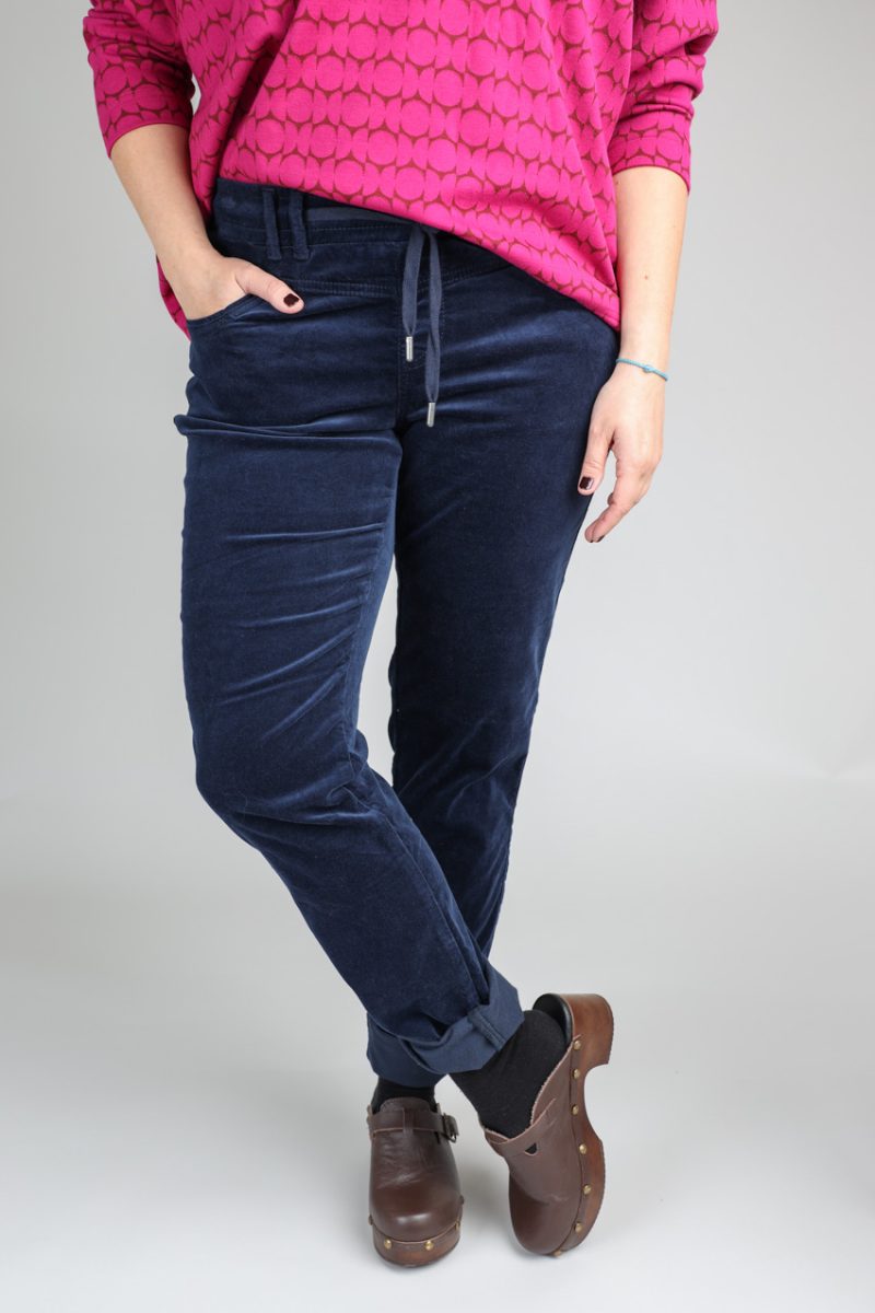 TESSY VELVET Byxa i bomullssammet, Jeansblue