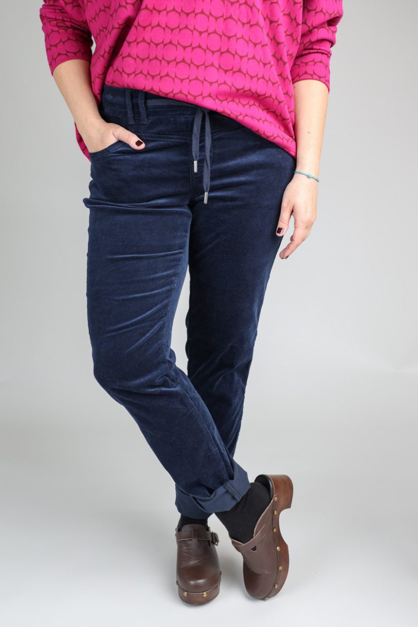TESSY VELVET Byxa i bomullssammet, Jeansblue