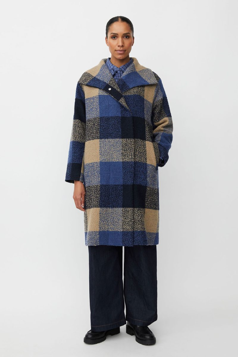 MaTASOULA Vadderad ullkappa i bouclé, Navy Blazer