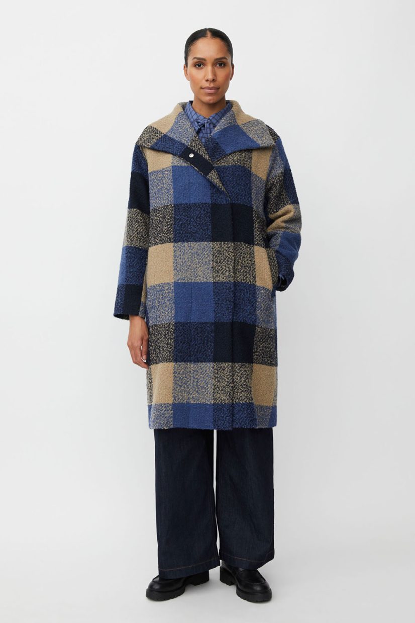 MaTASOULA Vadderad ullkappa i bouclé, Navy Blazer