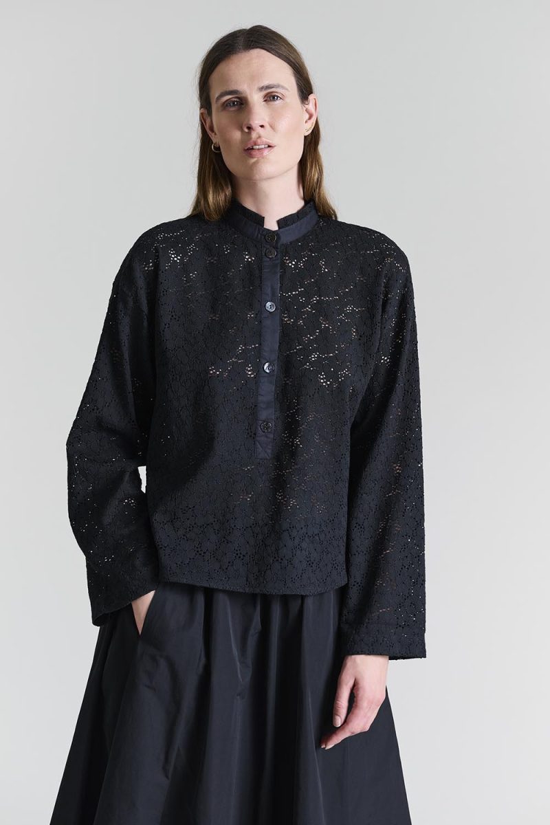 KUROI HANA Blus i bomull, Black