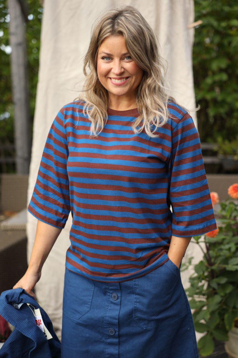 DANEBASIC GLAD TEE T-Shirt i bomull, Ocean Blue/Dk Merlot