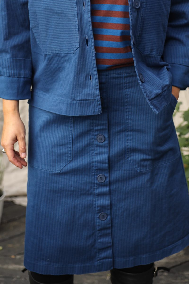 DANEKAGE Kjol i stretchig bomullsdenim, Warm Blue/Dk Navy