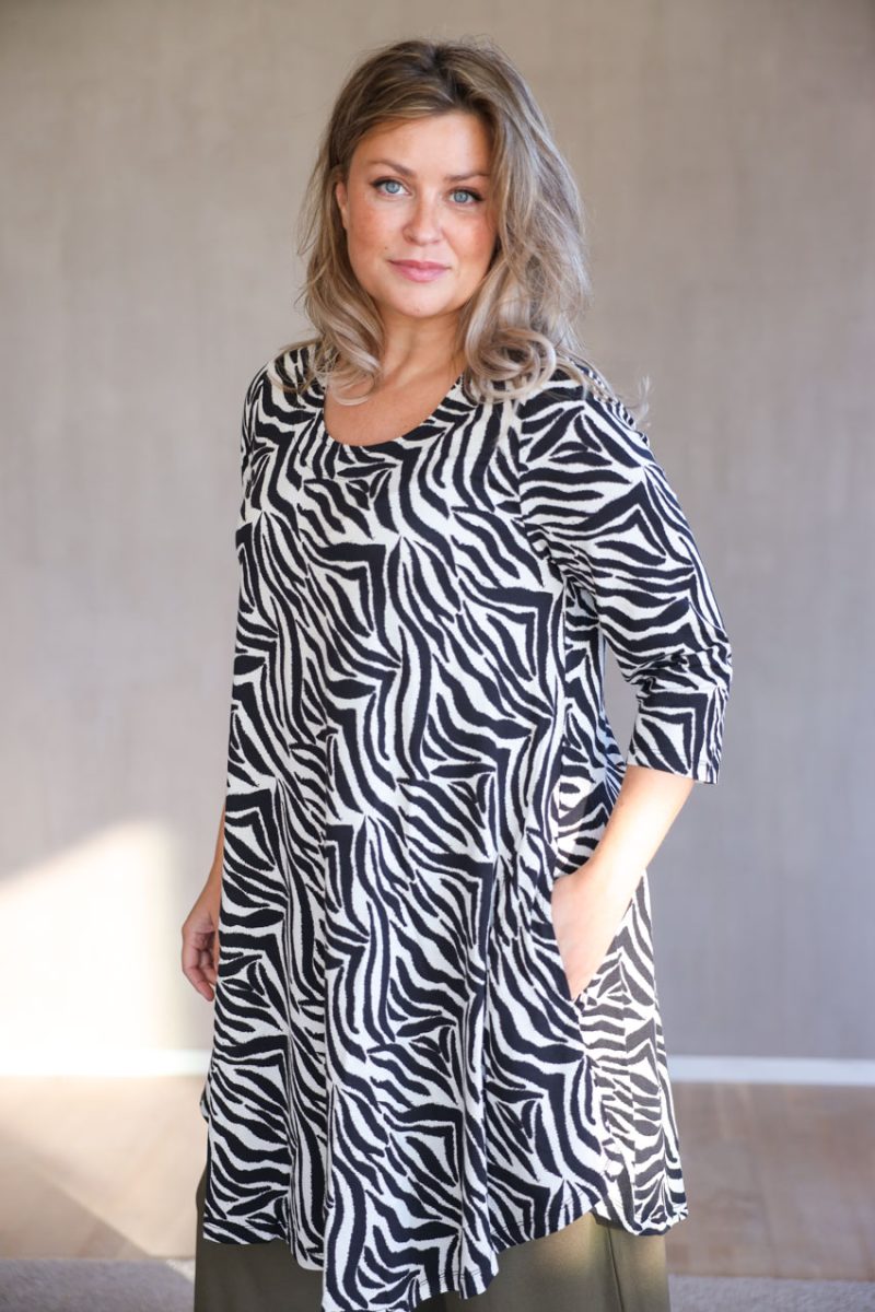 RENE Tunika i viskostrikå, Pebble Grey