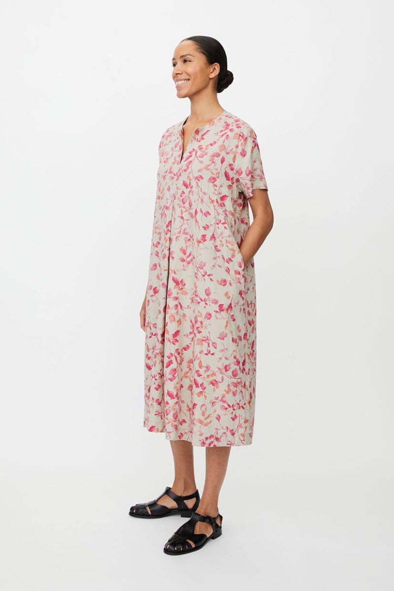 MaNIPANI Klänning i lin/viskos, Carmine