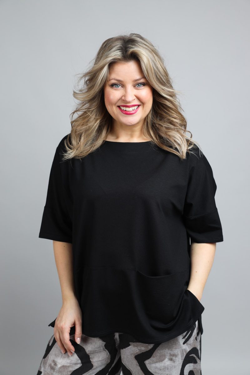 T-shirt i viskostrikå, Black