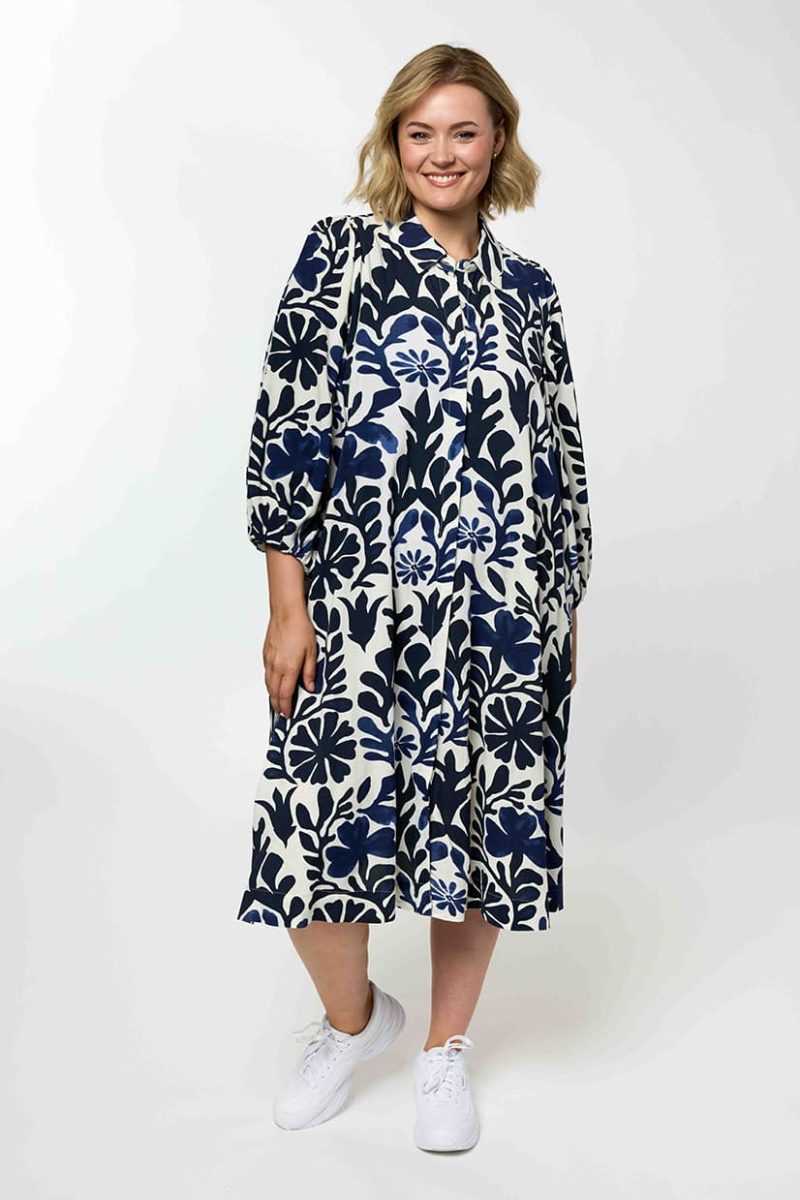 gNELLY Skjortklänning i viskos, Blue Print