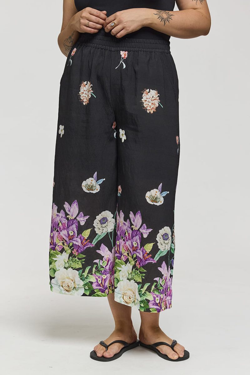 gMILLIE Byxor i viskos, Black with Flower