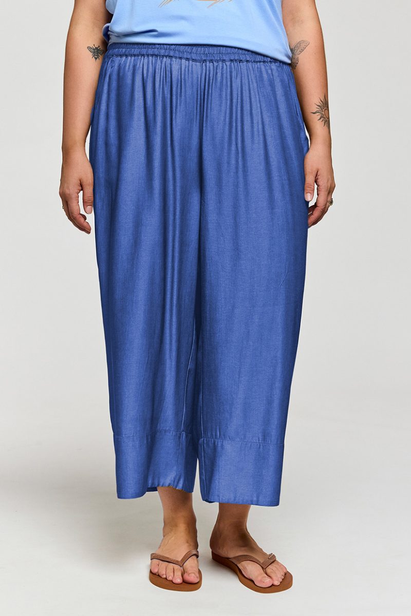 gKARINA LOOSE Byxor i viskosmix, Blue Denim Look