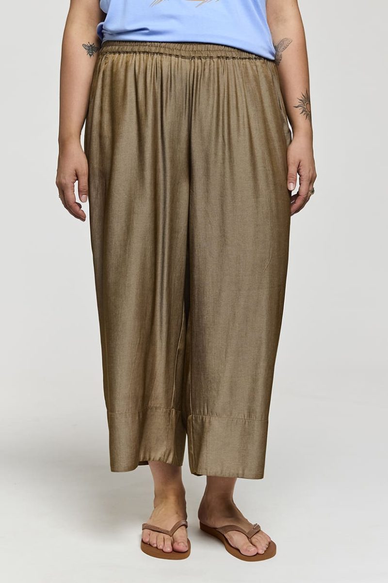 gKARINA LOOSE Byxor i viskosmix, Dark Sand