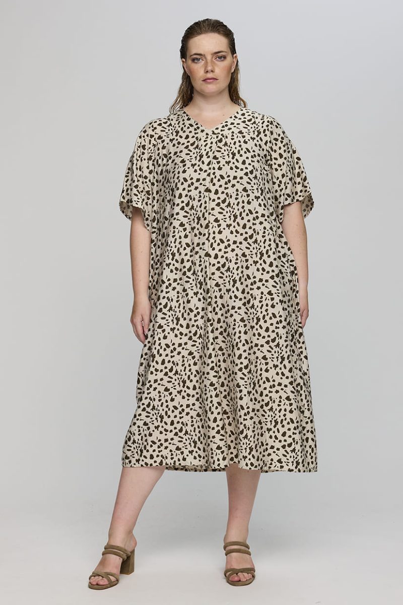 sCARMEN Klänning i viskos, Sand-Leo print